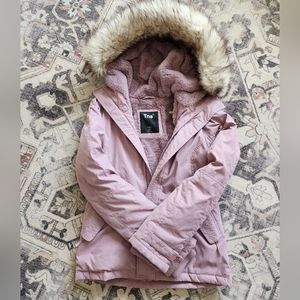 Aritzia/TNA Summit Parka ShortShort goose-down parka jacket